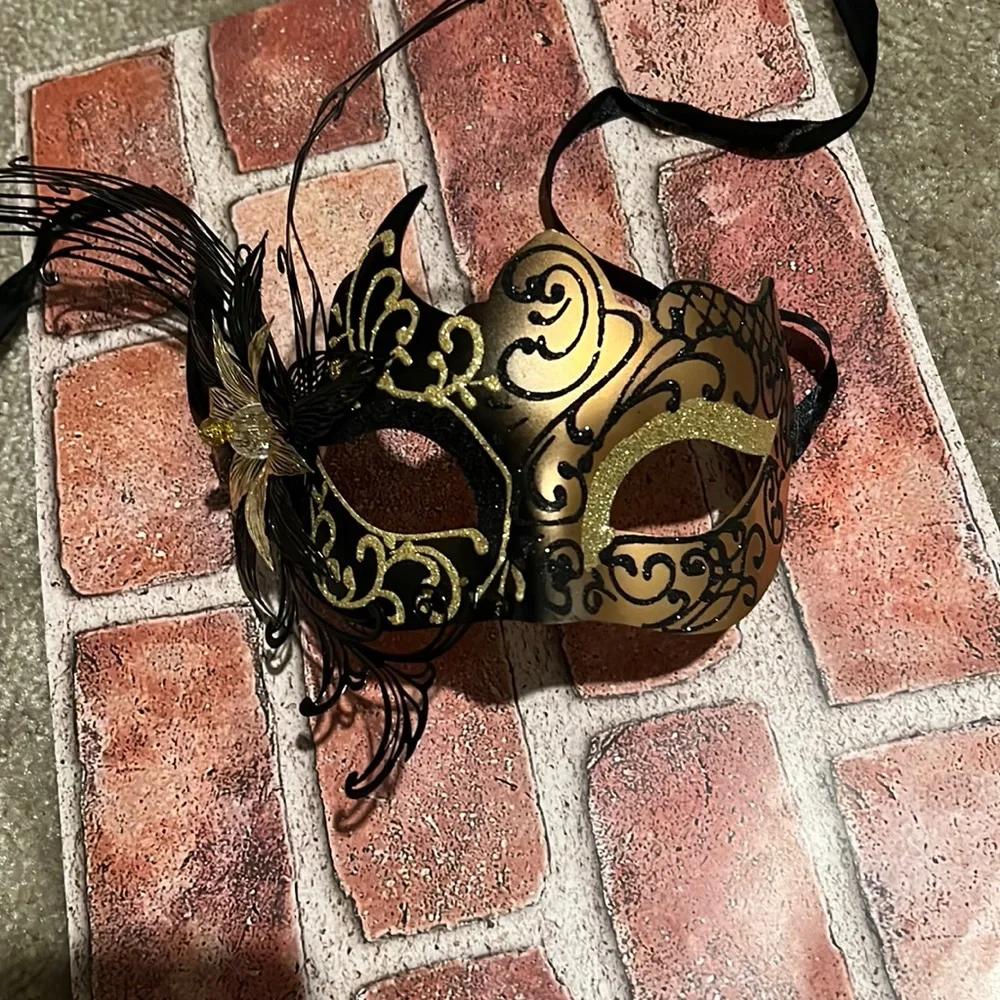 ⚜️❤️⚜️Luxury VenetianStyle metallic gold accent Masquerade/Mask